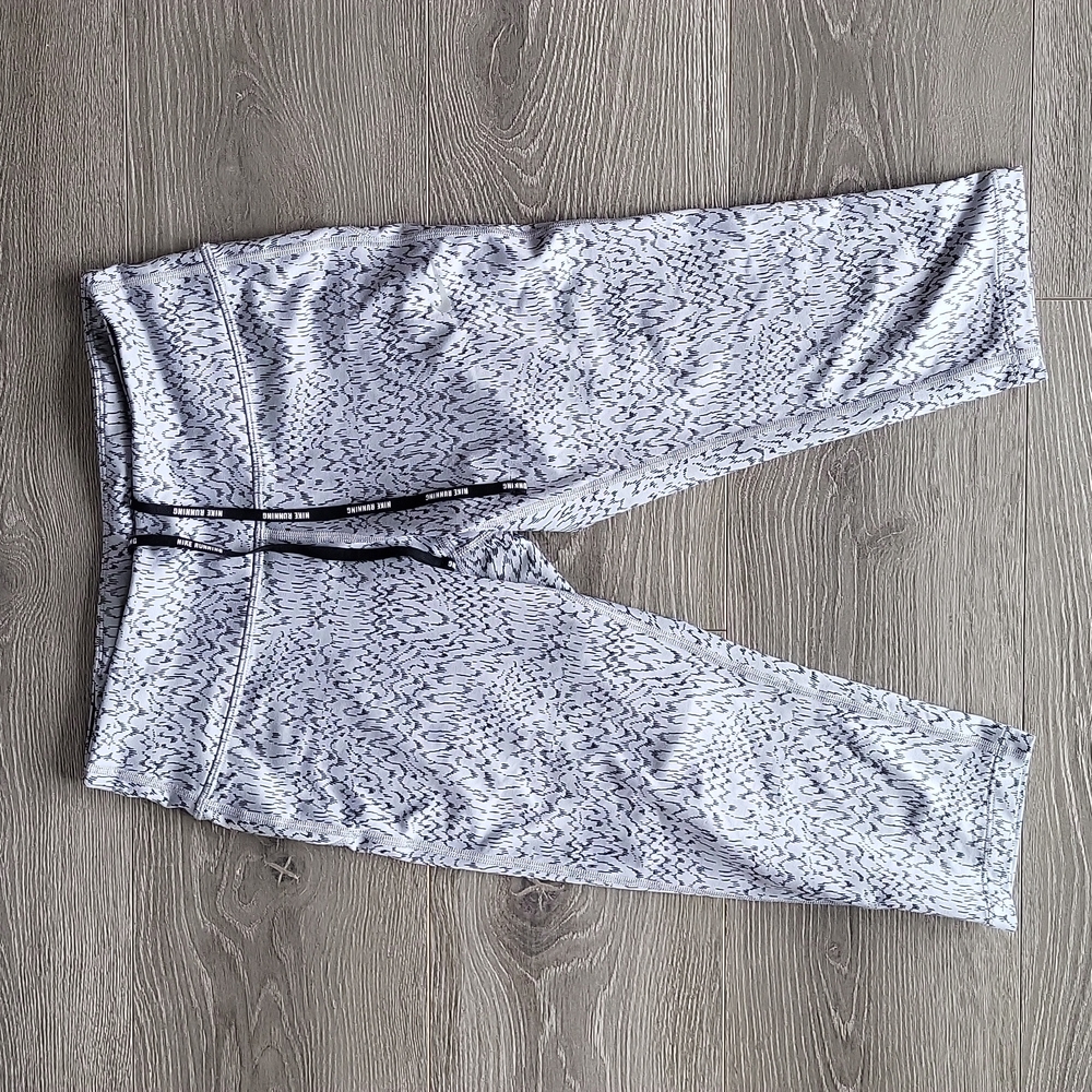 Nike Grey Dri-Fit Capri - S